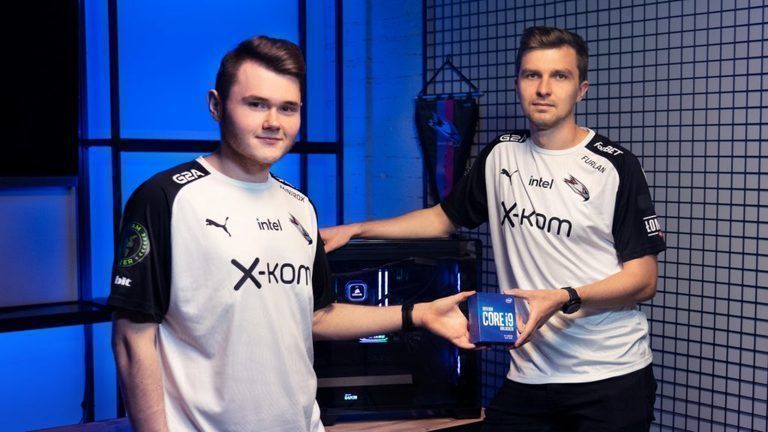 x-kom AGO se asocia con Intel