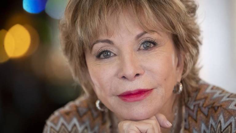 Isabel Allende recibe premio Liber 2020