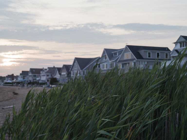 Dirigida por Madison Hamburg, llega este domingo 15 de noviembre a HBO y HBO GO, MURDER ON MIDDLE BEACH, una serie documental de cuatro episodios