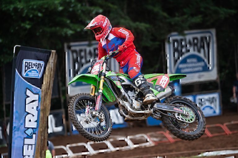 El equipo Kawasaki está dominando el Campeonato Nacional de Motocross con pilotos en los tres primeros lugares