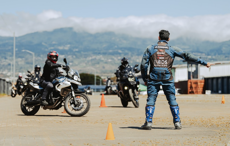 Cinco claves para que los motociclistas tomen el control de la carretera durante la época lluviosa