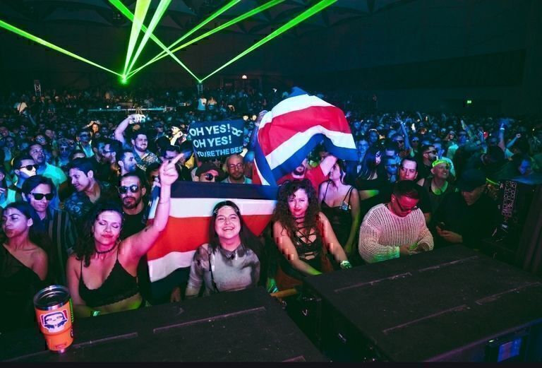 FIESTA HASTA EL AMANECERMILES DE BAILARINES INCANSABLESDISFRUTARON DE LOS SETS DE CARL COX Y JOHN DIGWEED