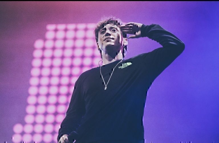 Euforia total Paulo Londra desató a miles de voces en Parque Viva