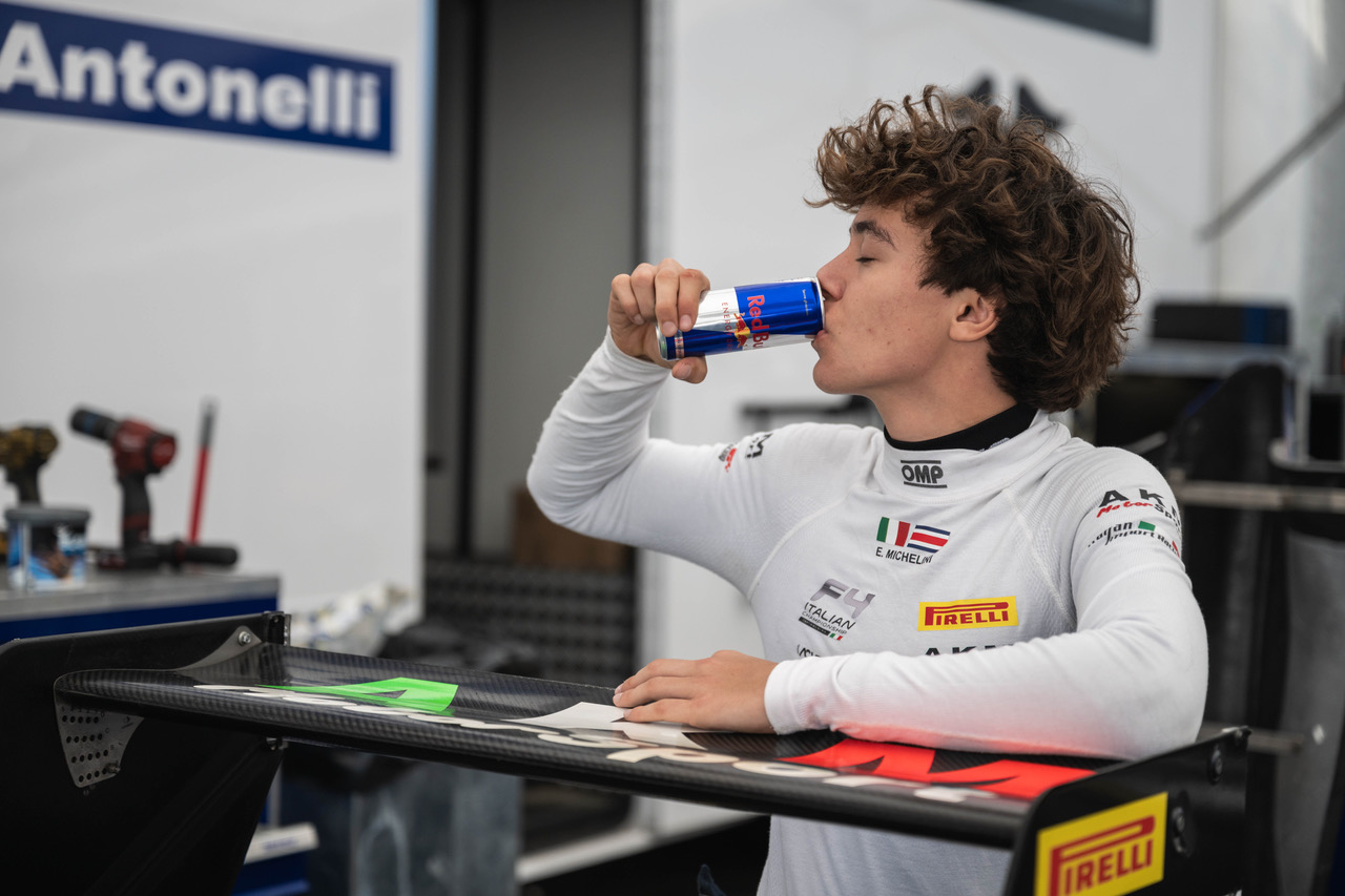 El talento costarricense se hace sentir en Europa: Evan Michelini culmina su temporada en Monza