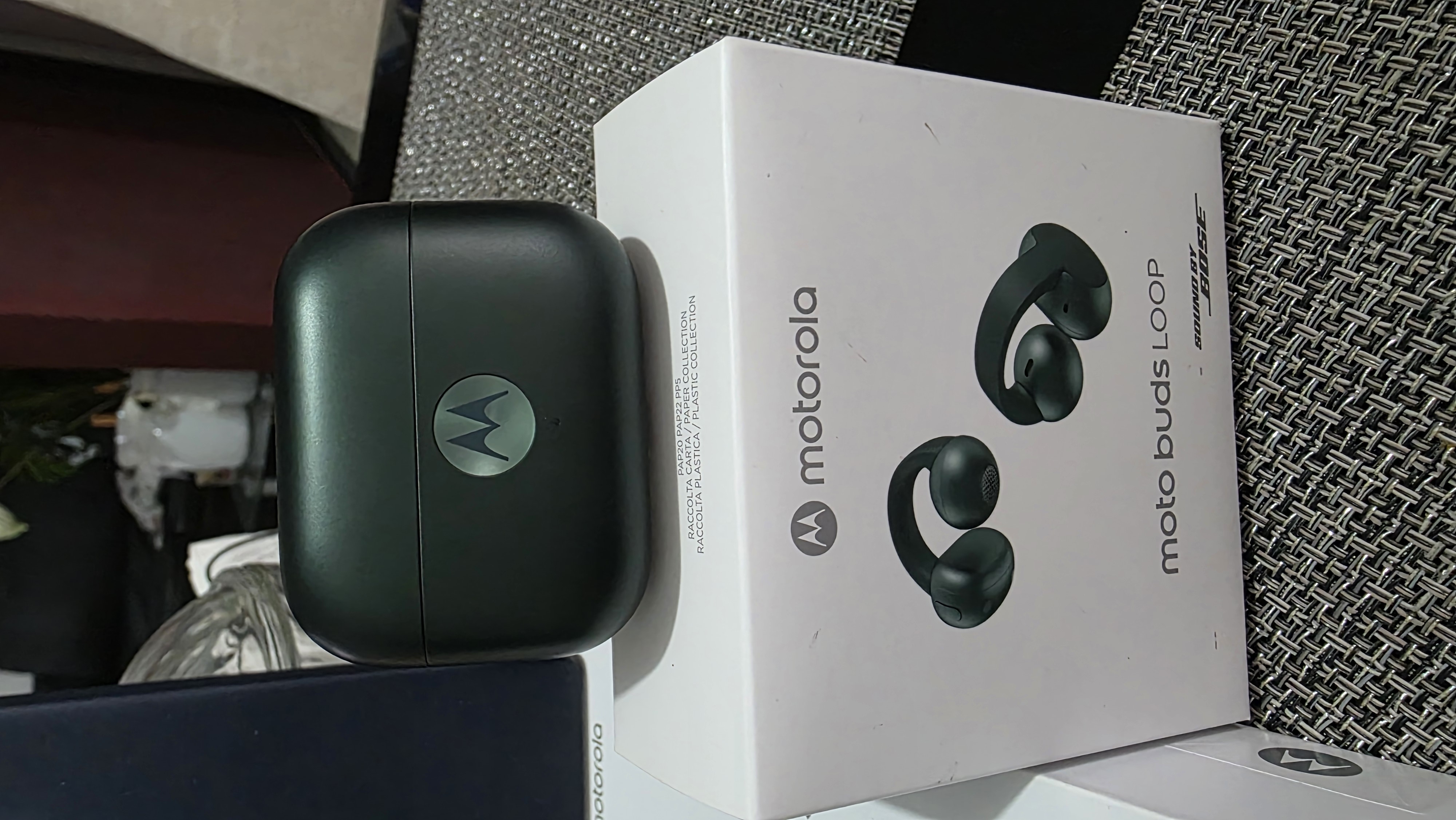 Moto Buds Loop: tus audífonos… y también tu accesorio de moda