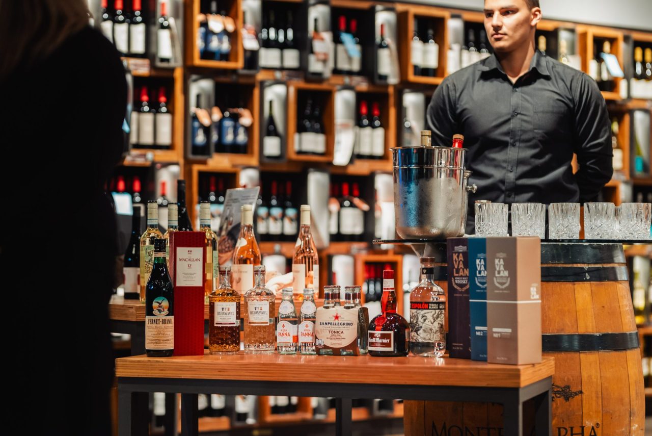 POR PRIMERA VEZ A COSTA RICA  PURA VIDA BAR SHOW