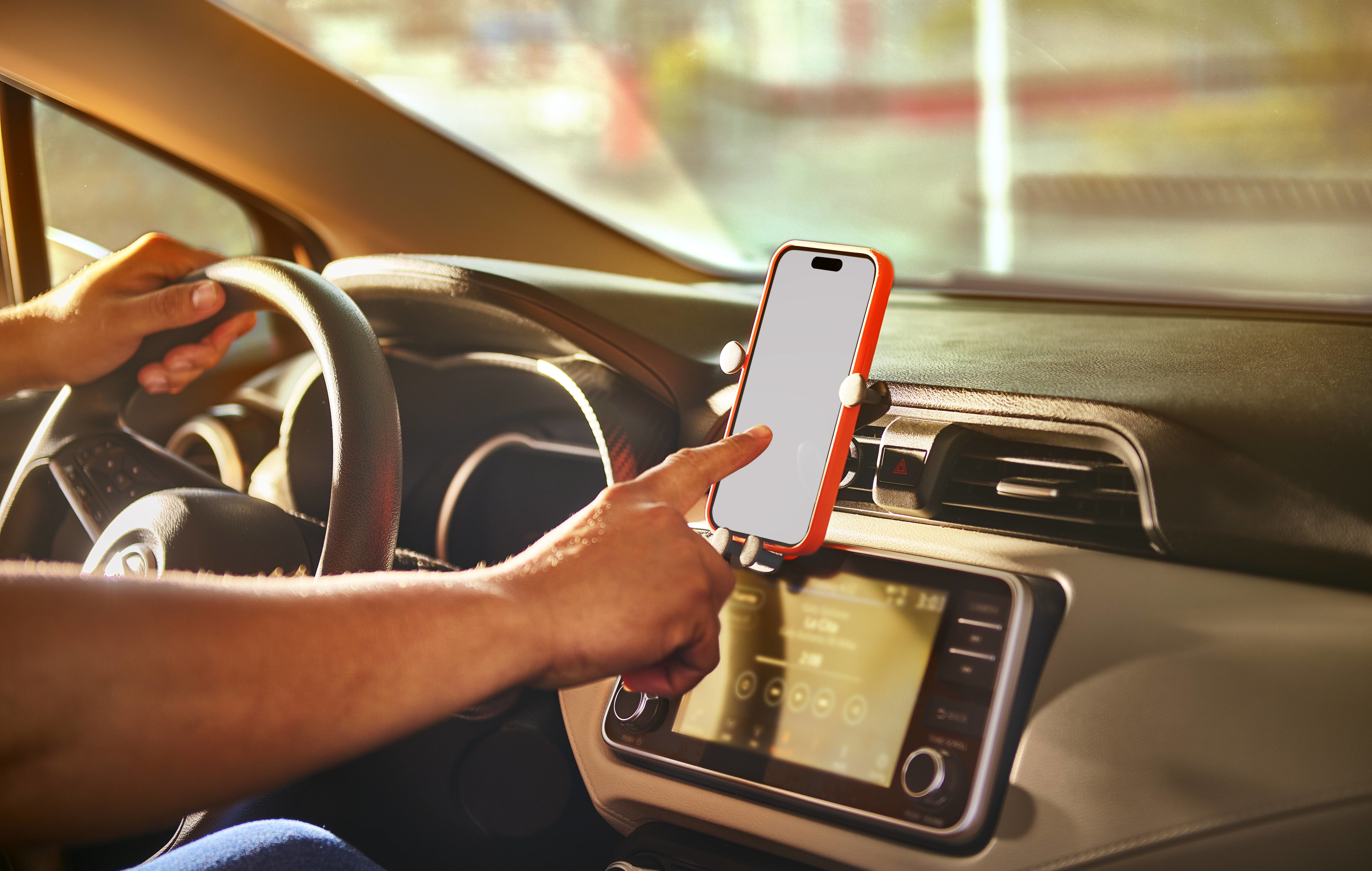 Ticos pueden ahorrar hasta el  30%  para aliviar el costo de las solicitudes de viajes en horas pico