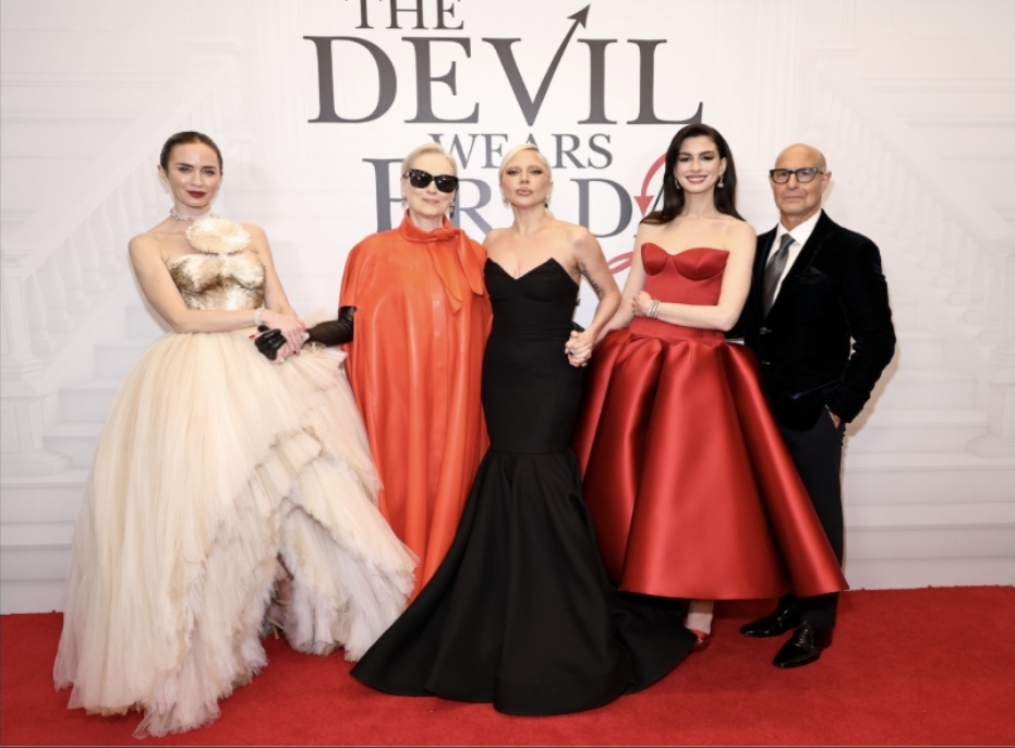 EL ELENCO Y LOS REALIZADORES DE EL DIABLO VISTE A LA MODA 2  JUNTO AL ÍCONO MUNDIAL DE LA MODA Y ARTISTA LADY GAGA
