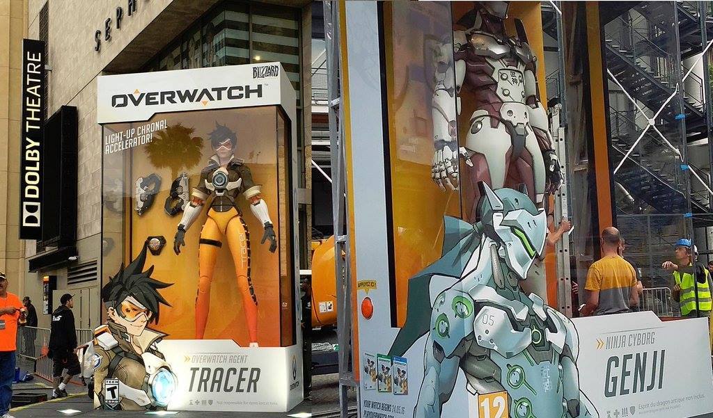 Figuras gigantes de Overwatch en Hollywood, Busan y París