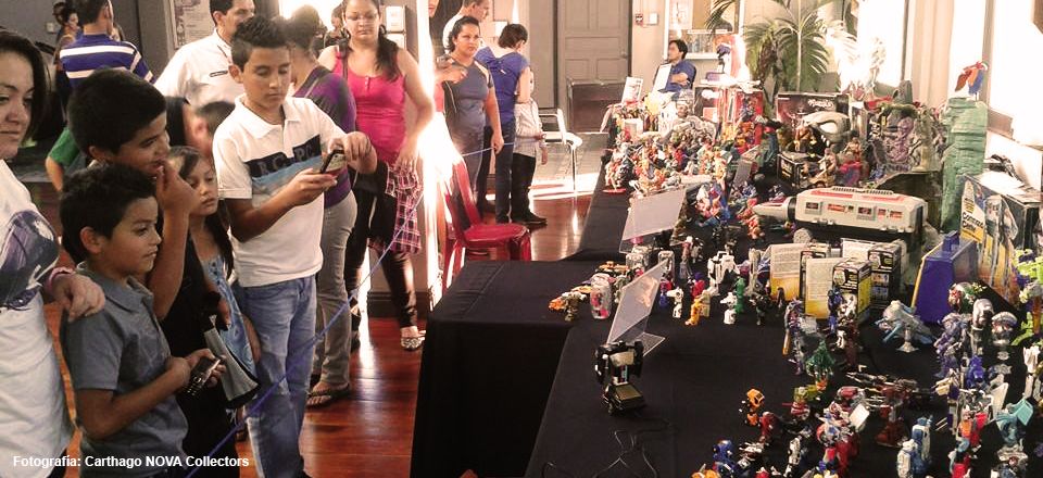 Invitación a la Exposición de Figuras de Acción