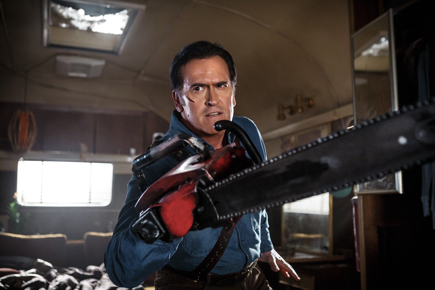Bruce Campbell opina que un actor más joven debería suplantarlo como Ash