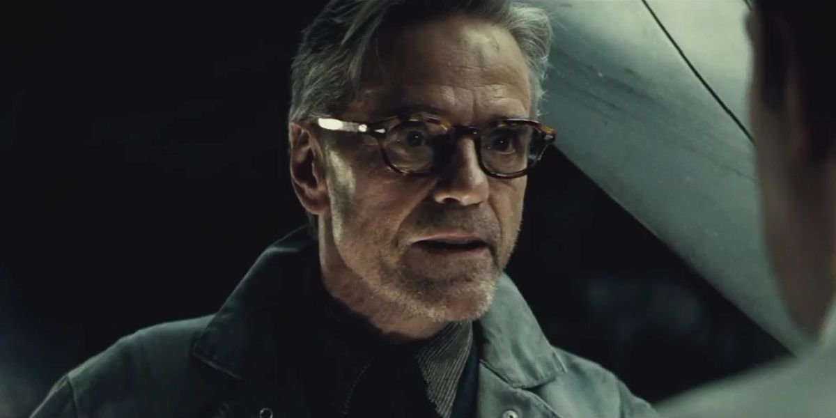 Jeremy Irons afirma que no le gustó mucho Batman v Superman: Dawn of Justice