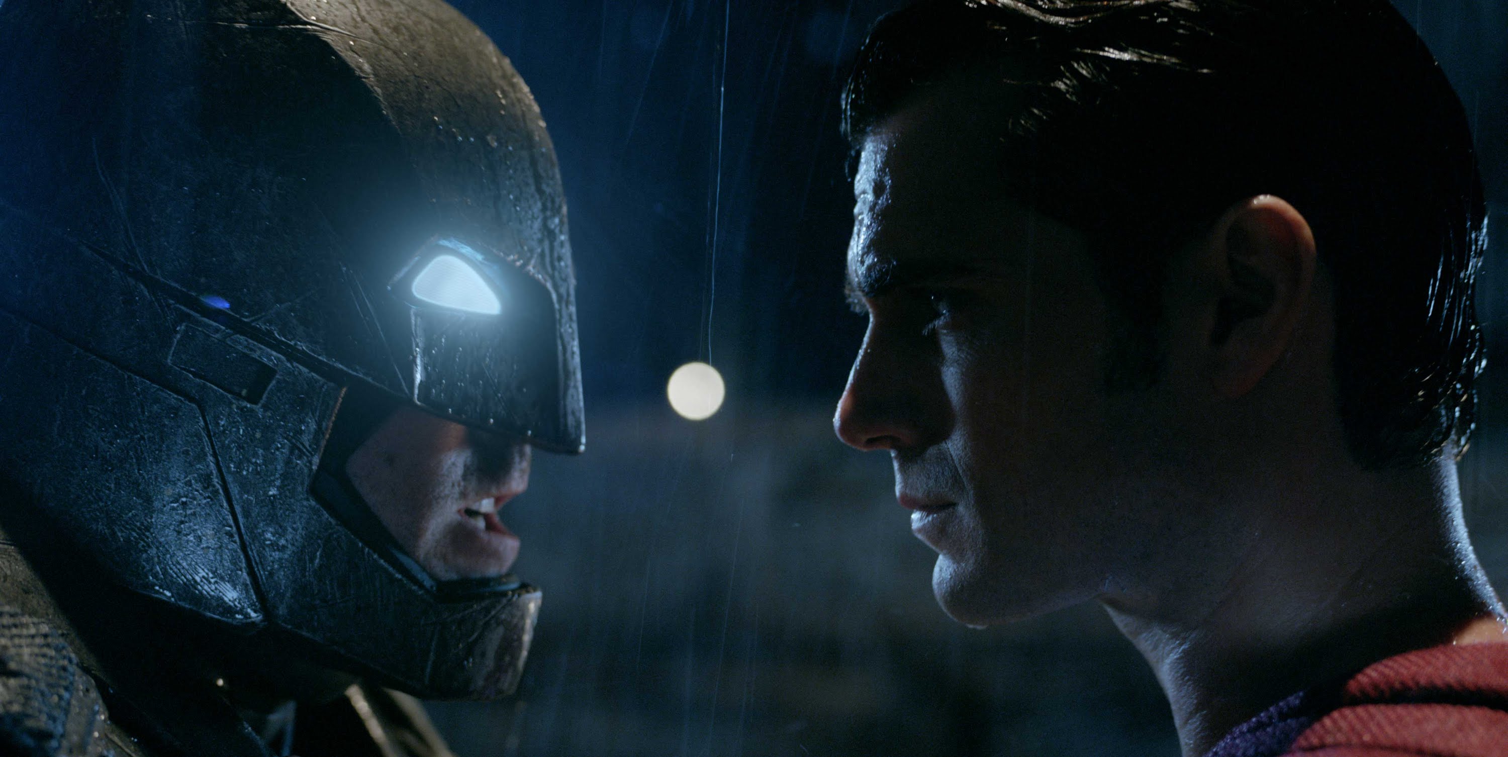 Batman v Superman llega a NASCAR