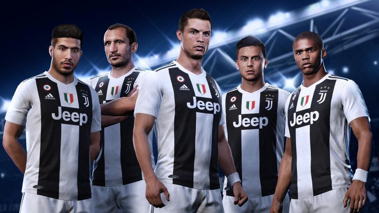 PES le anota un gol a FIFA