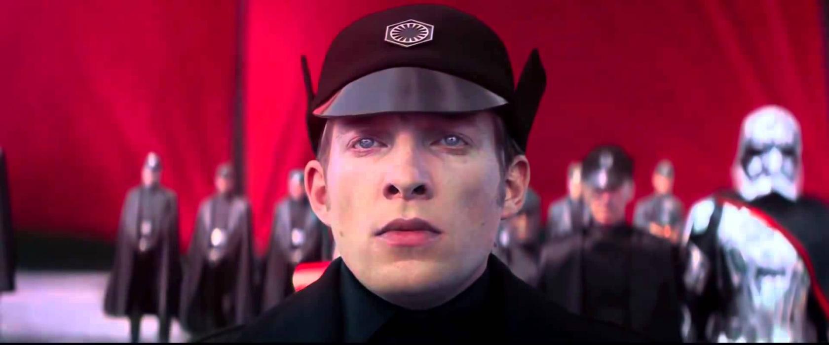Revelada la historia y el nombre del General Hux en Star Wars Episode VIII