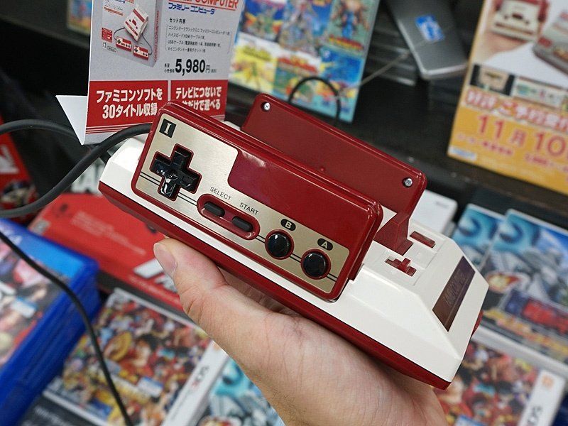 Mira aquí el tamaño real de Nintendo Classic Mini Famicom