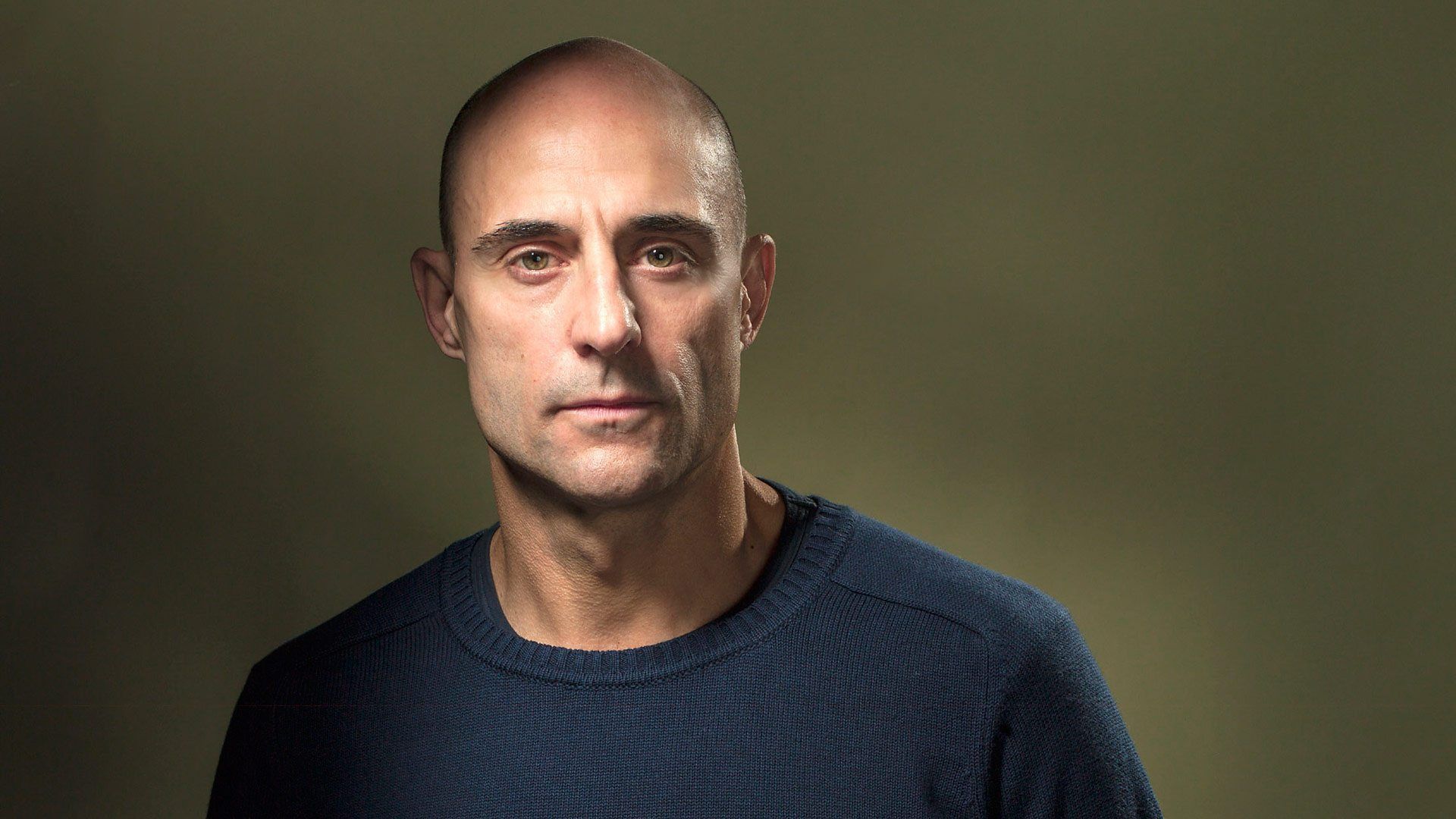 Mark Strong compara su personaje de villano con Shazam