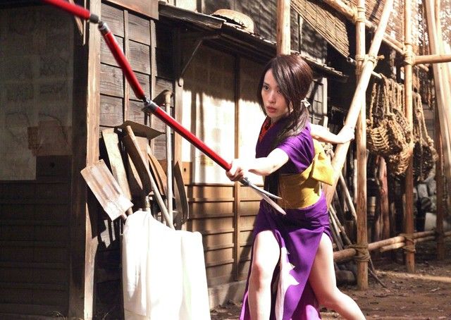 La película live action de Mugen no Juunin muestra a Kagehisa Anotsu y Makie Otono-Tachibana