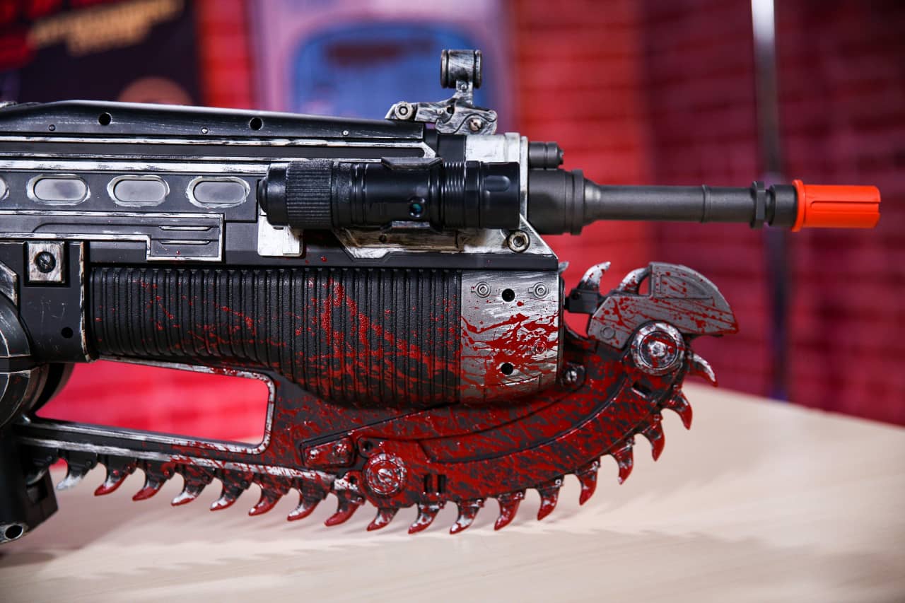 Mira esta réplica de la Lancer de Gears of War 4