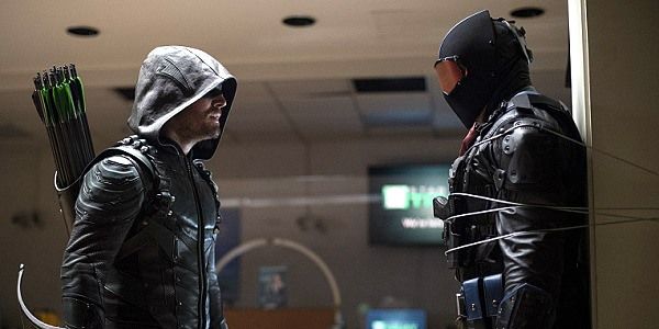 Primer vistazo al Vigilante y su atuendo en la quinta temporada de Arrow