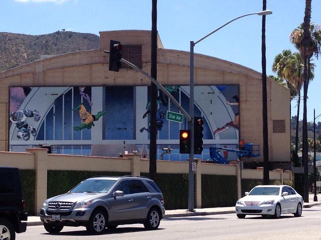 Warner Brothers elimina uno de sus famosos murales en Burbank